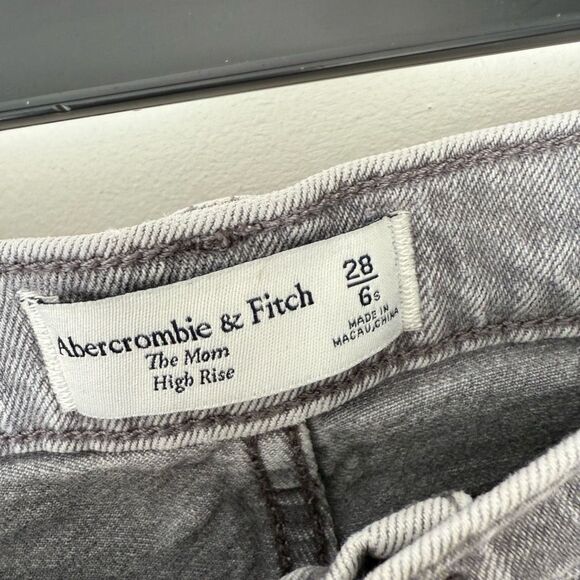 Abercrombie & Fitch Women’s 6 Short Grey The Mom High Rise Jeans - Picture 2 of 5
